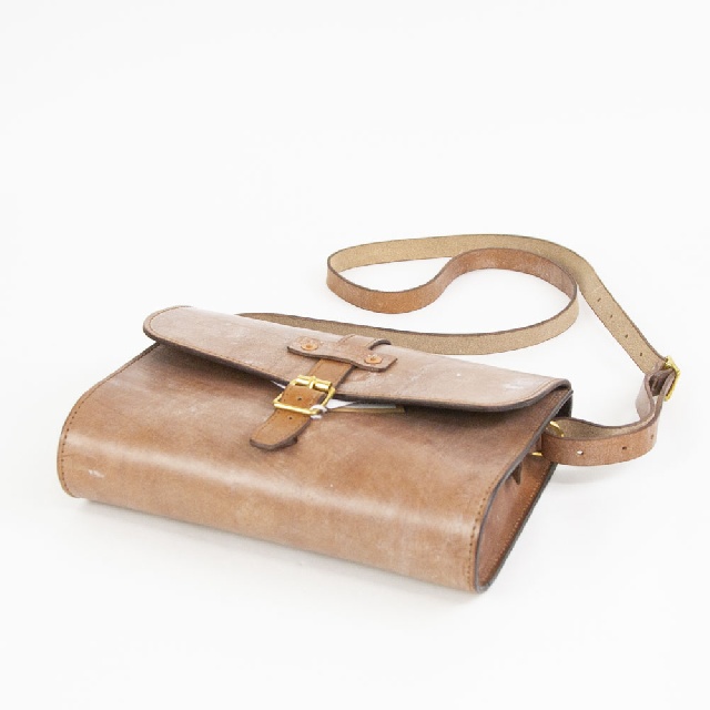 TANNER BATES タナーベイツ オークバーク タンニンレザー トラベルショルダーバッグ  TRAVEL-BAG-4