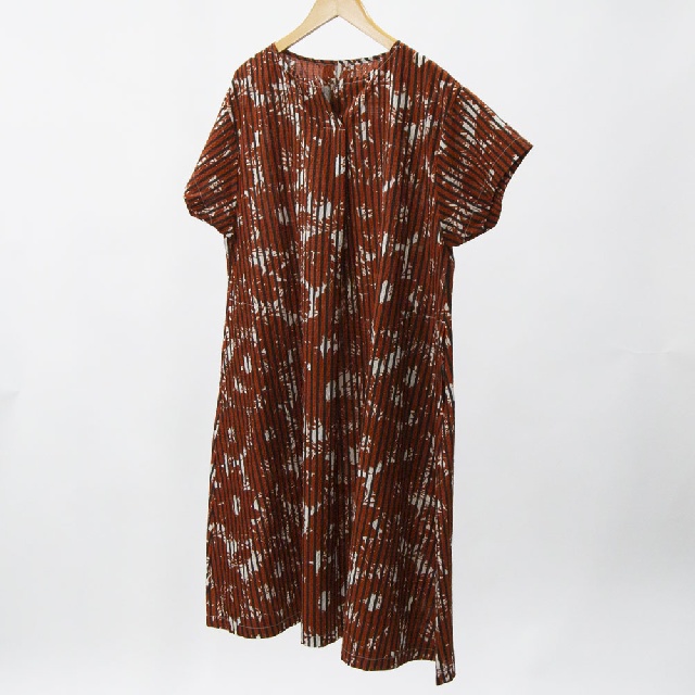 Y's for living　ワイズフォーリビング　リップルプリント　スリットネックワンピース　L10-D02-33-1