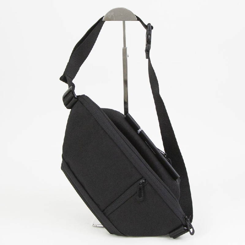 【8月8日新発売】　Cote&Ciel　コートエシエル　ISARAU CARBON　ボディバッグ　29200