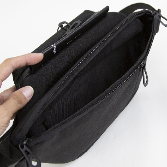 【8月8日新発売】　Cote&Ciel　コートエシエル　ISARAU CARBON　ボディバッグ　29200-8