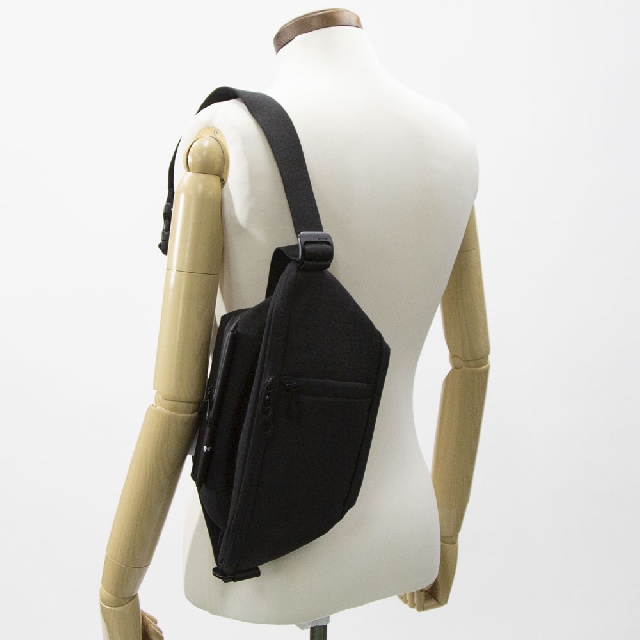 【8月8日新発売】　Cote&Ciel　コートエシエル　ISARAU CARBON　ボディバッグ　29200-10