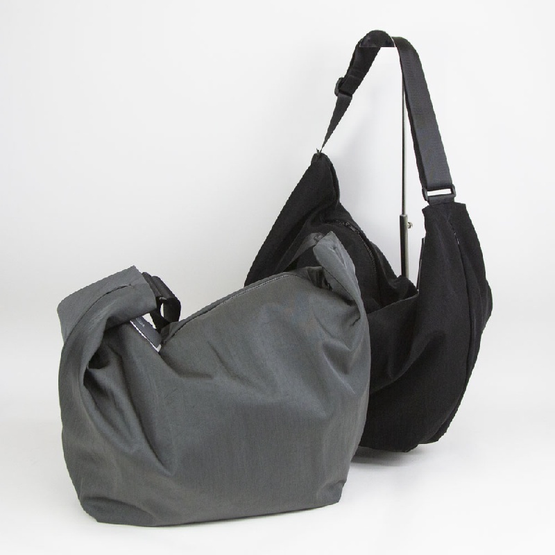 SML　STOMACH SHOULDERBAG(L)　エスエムエル　ストマックショルダーL　K905056