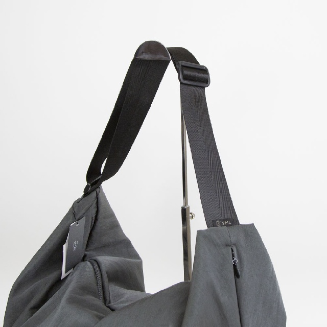 SML　STOMACH SHOULDERBAG(L)　エスエムエル　ストマックショルダーL　K905056-7