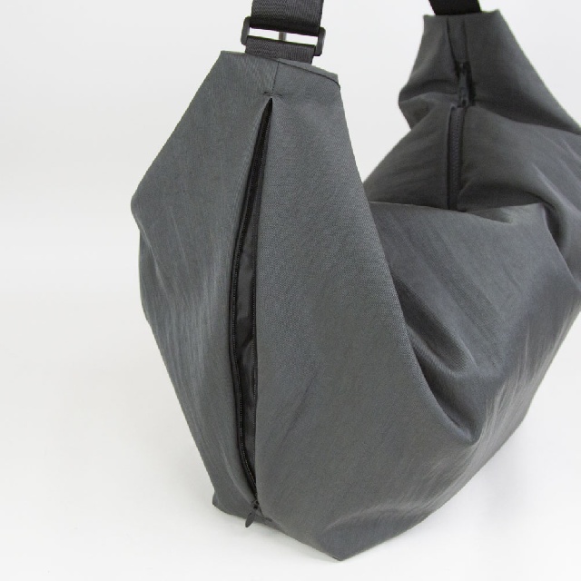 SML　STOMACH SHOULDERBAG(L)　エスエムエル　ストマックショルダーL　K905056-9