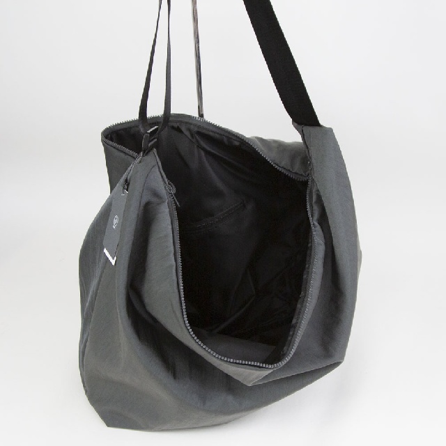 SML　STOMACH SHOULDERBAG(L)　エスエムエル　ストマックショルダーL　K905056-10