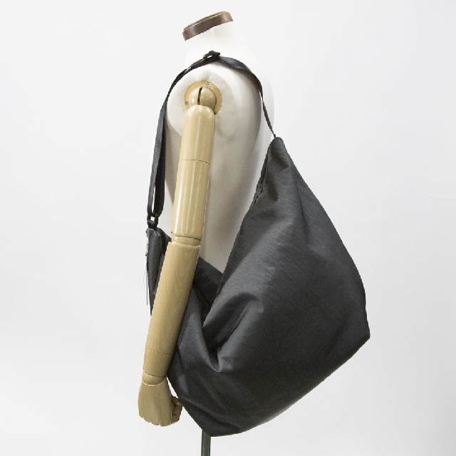 SML　STOMACH SHOULDERBAG(L)　エスエムエル　ストマックショルダーL　K905056-11