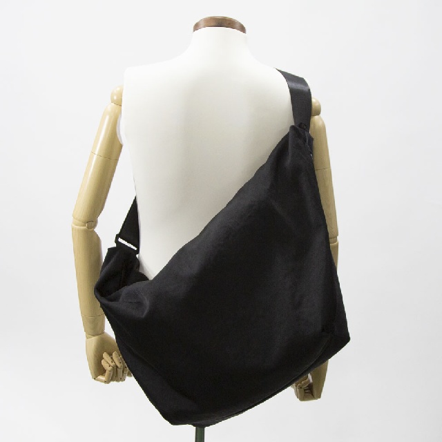 SML　STOMACH SHOULDERBAG(L)　エスエムエル　ストマックショルダーL　K905056-12