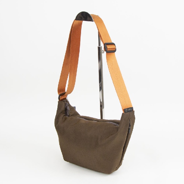SML　STOMACH SHOULDERBAG(S)　エスエムエル　ストマックショルダーS　K905058-3