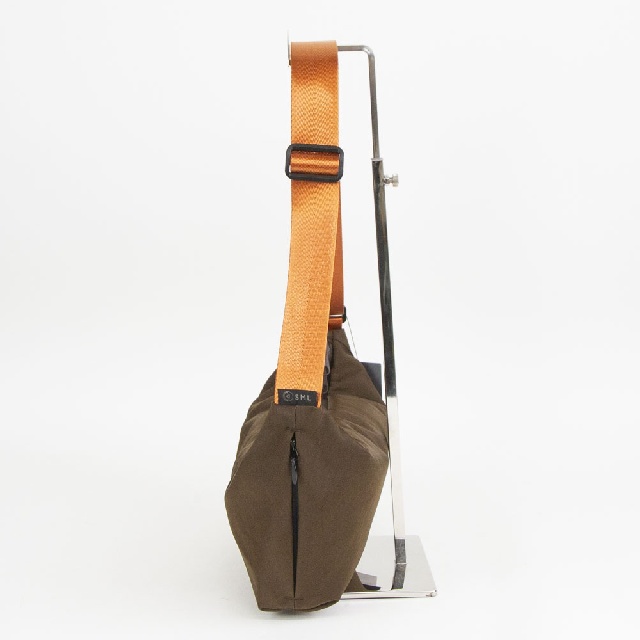 SML　STOMACH SHOULDERBAG(S)　エスエムエル　ストマックショルダーS　K905058-4