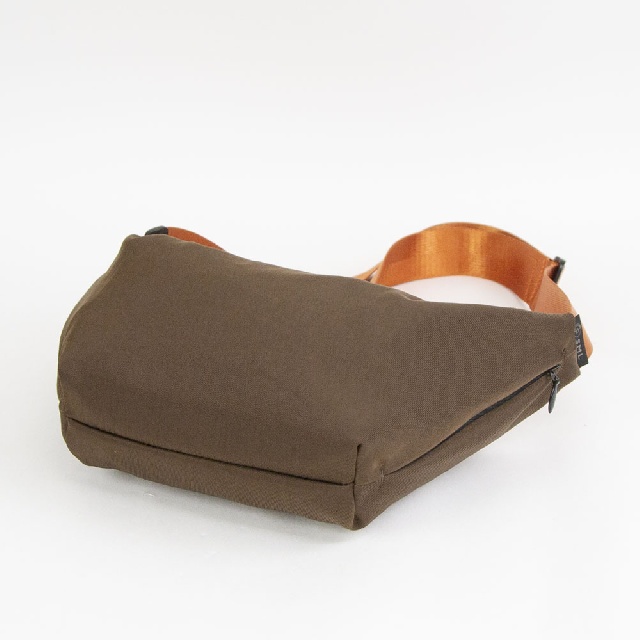 SML　STOMACH SHOULDERBAG(S)　エスエムエル　ストマックショルダーS　K905058-7