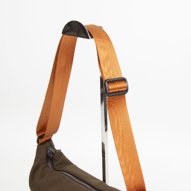 SML　STOMACH SHOULDERBAG(S)　エスエムエル　ストマックショルダーS　K905058-8