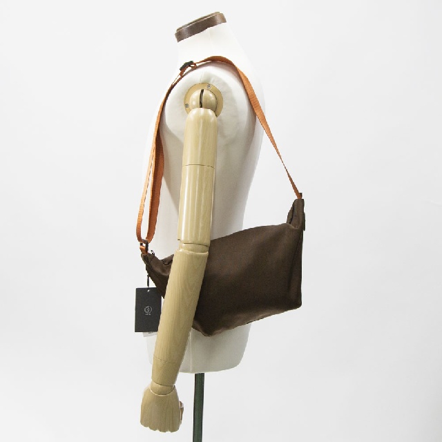 SML　STOMACH SHOULDERBAG(S)　エスエムエル　ストマックショルダーS　K905058-12