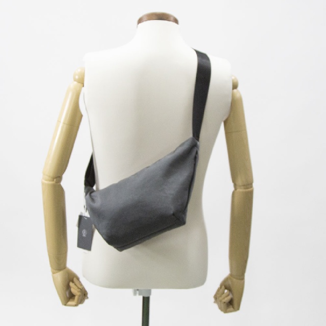 SML　STOMACH SHOULDERBAG(S)　エスエムエル　ストマックショルダーS　K905058-13