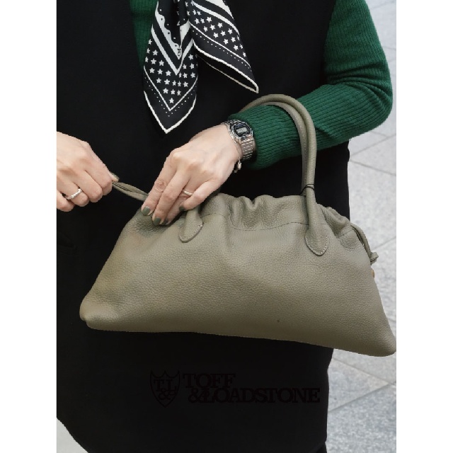 TOFF & LOADSTONE　トフアンドロードストーン　シュシュ　シュリンクレザー　ハンドバッグ　R97-81550-11