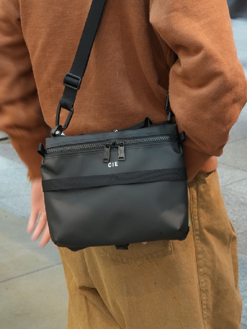 CIE　シー　GRID3　BUTTERFLY SACOCHE M　グリッドスリー バタフライ サコッシュ　032077-15