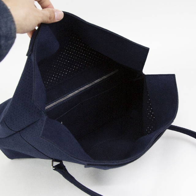 MNNG　エムエヌエヌジー　ウルトラスエード　オメガトート(M)　OM2-US-9