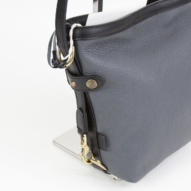 【数量限定】FELISI Ferraresi　フェリージ　フェラレージ　レザーショルダーバッグ　25/41/LD+A-9